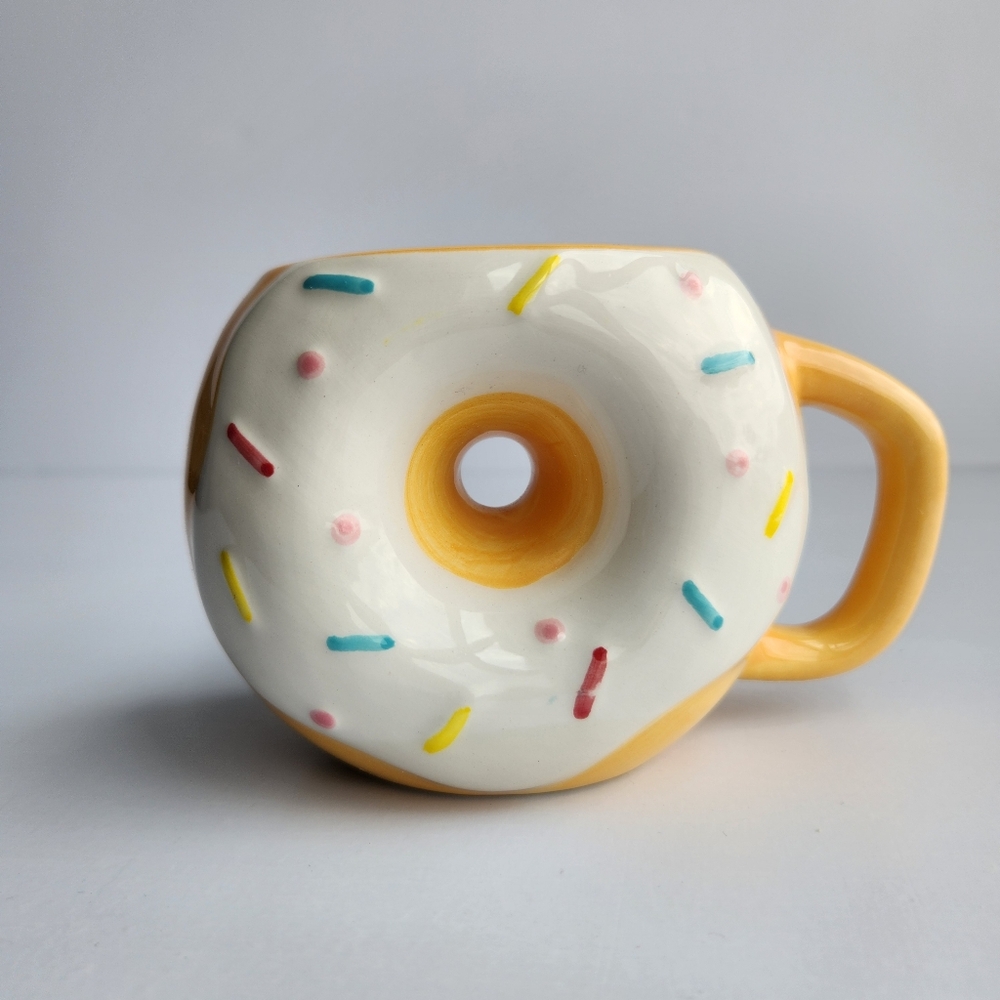3D White Donut Shaped Ceramic Mug with White Icing And Colorful Sprinkles 8oz